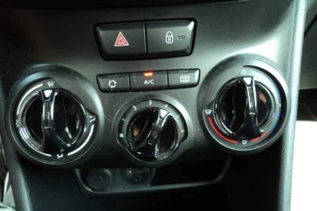Peugeot 208 (2018) thumbnail 16
