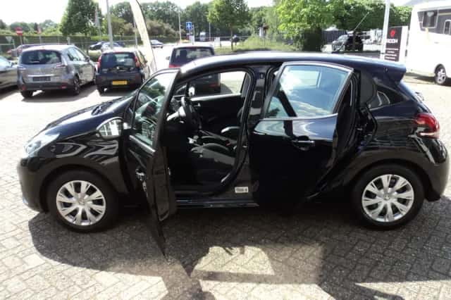 Peugeot 208 (2018) thumbnail 10