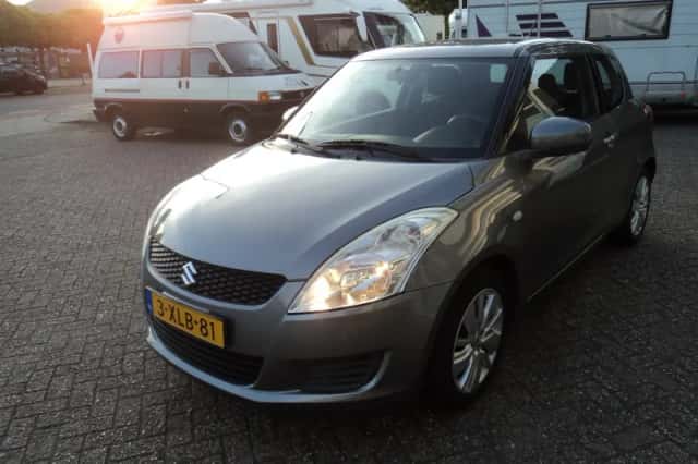 Suzuki Swift (2014) thumbnail 4