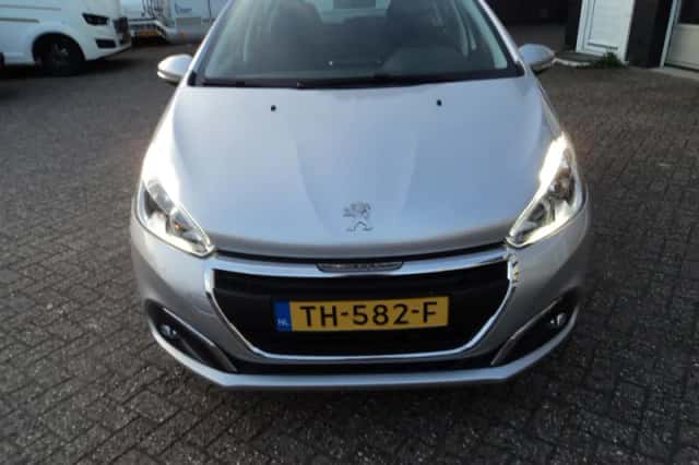 Peugeot 208 (2018) thumbnail 3