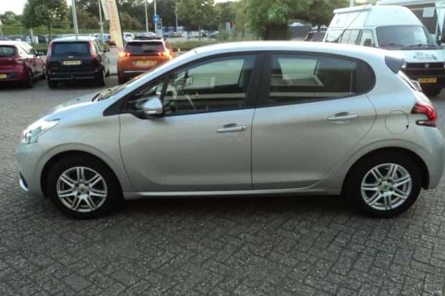 Peugeot 208 (2018) thumbnail 5