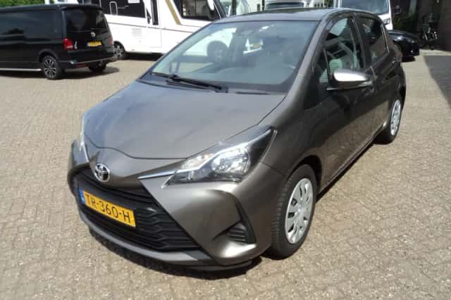 Toyota Yaris (2018) thumbnail 4