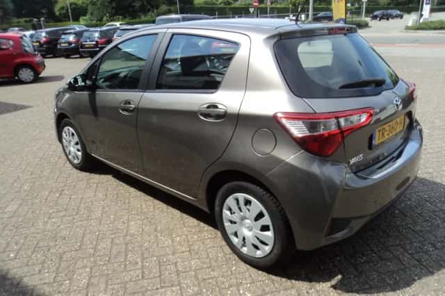 Toyota Yaris (2018) thumbnail 6