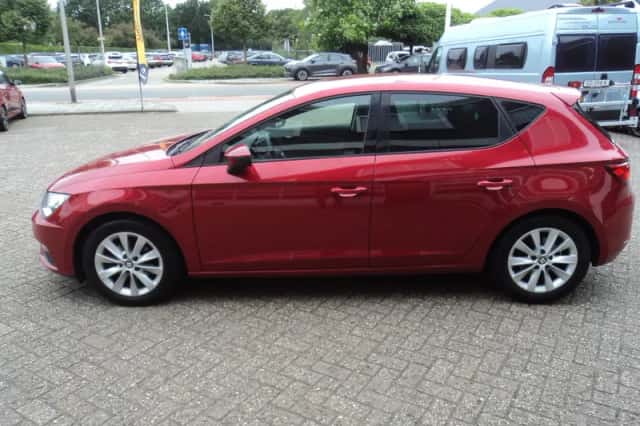 SEAT Leon (2018) thumbnail 5