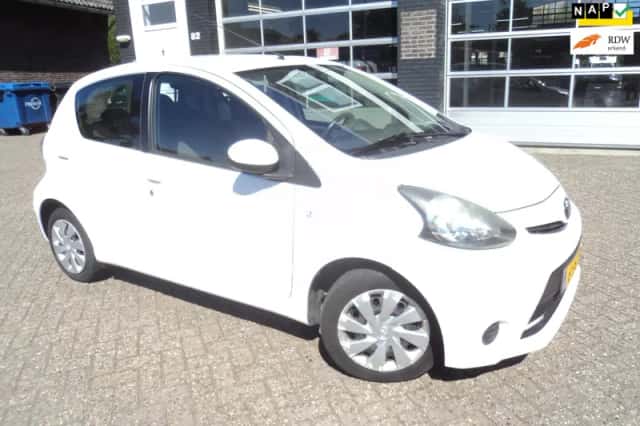 Toyota Aygo (2013) thumbnail 2