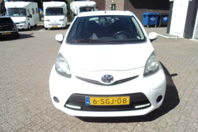 Toyota Aygo (2013) thumbnail 3
