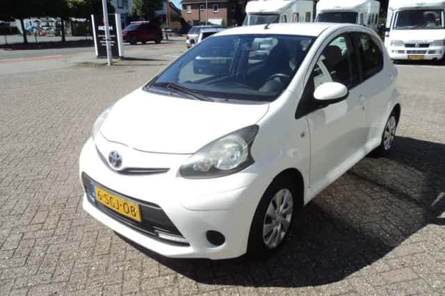 Toyota Aygo (2013) thumbnail 4