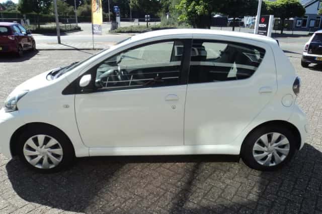 Toyota Aygo (2013) thumbnail 5