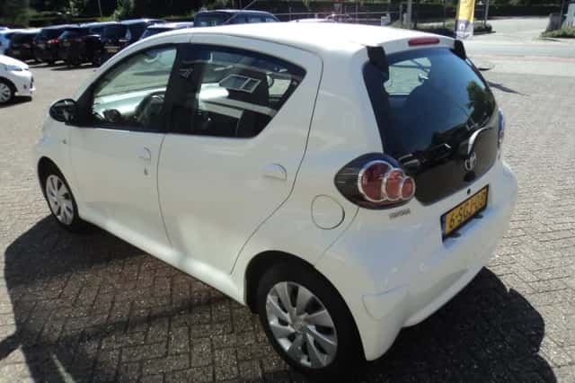 Toyota Aygo (2013) thumbnail 6