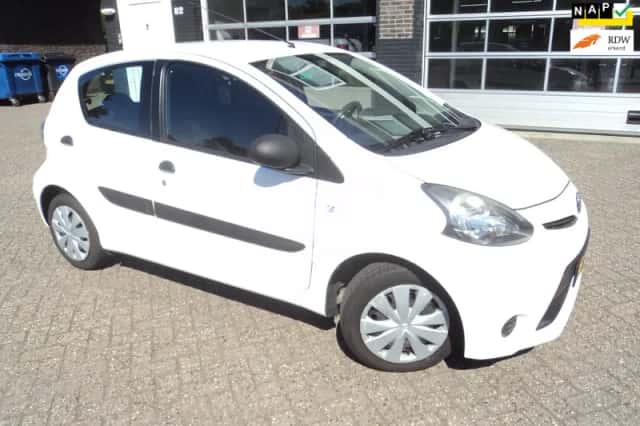 Toyota Aygo (2014) thumbnail 2