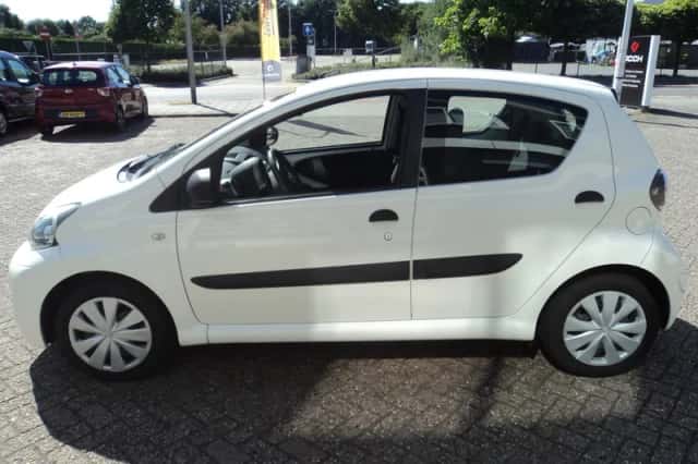 Toyota Aygo (2014) thumbnail 5