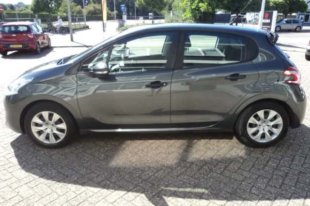 Peugeot 208 (2012) thumbnail 5