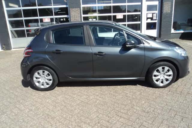 Peugeot 208 (2012) thumbnail 6