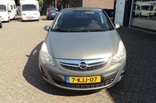 Opel Corsa (2013) thumbnail 2