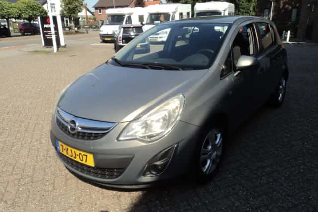 Opel Corsa (2013) thumbnail 3