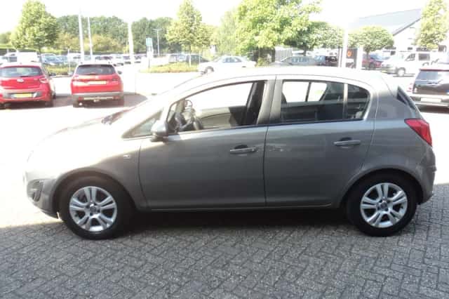 Opel Corsa (2013) thumbnail 4