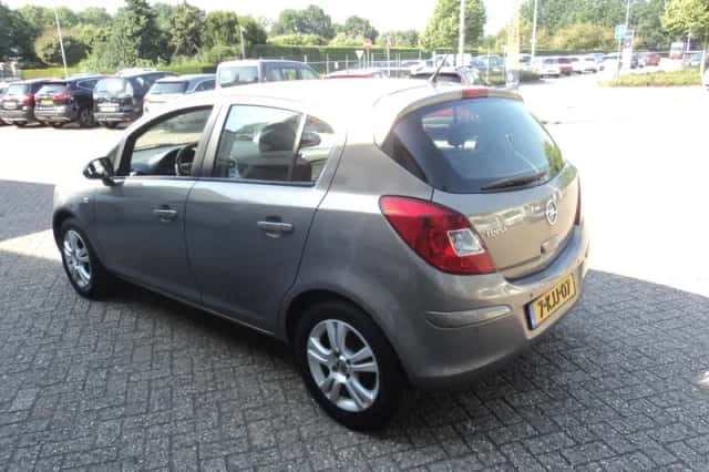 Opel Corsa (2013) thumbnail 5