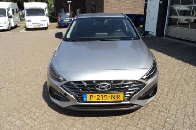 Hyundai i30 (2022) thumbnail 2