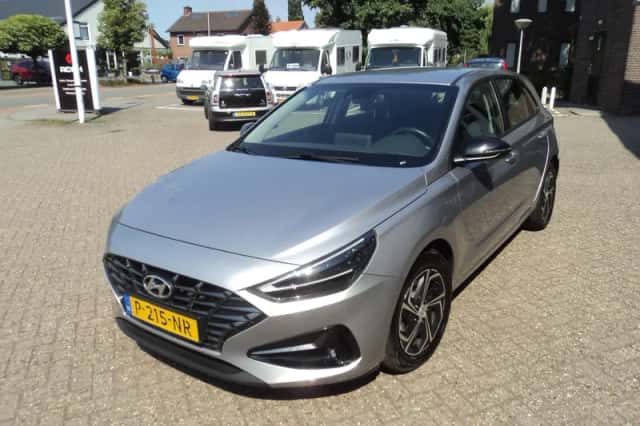 Hyundai i30 (2022) thumbnail 3