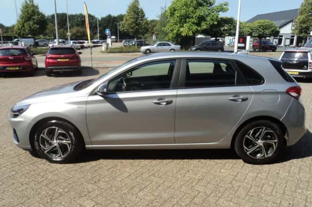 Hyundai i30 (2022) thumbnail 4