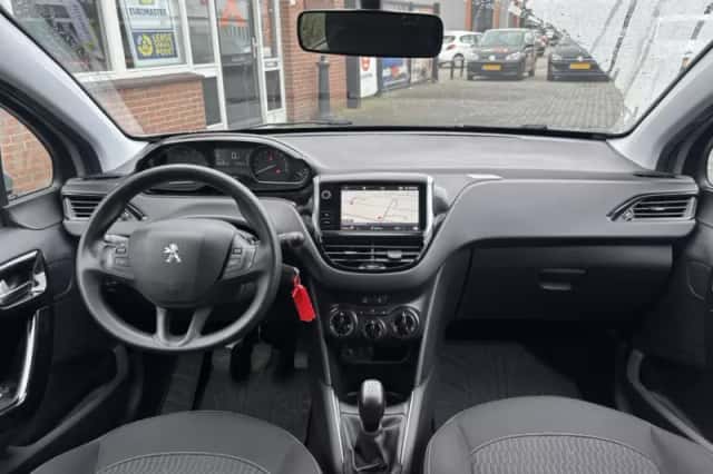 Peugeot 208 (2017) thumbnail 3