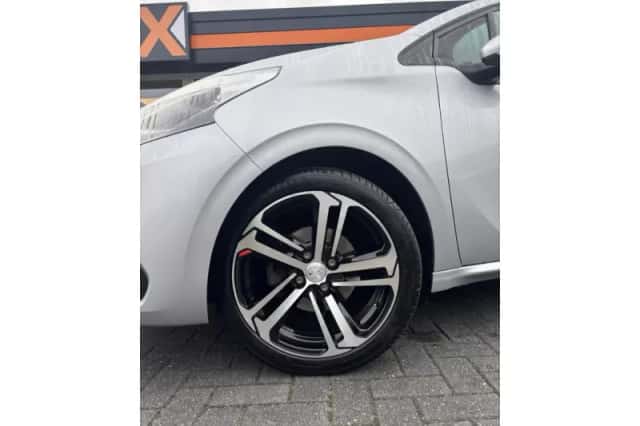 Peugeot 208 (2017) thumbnail 6