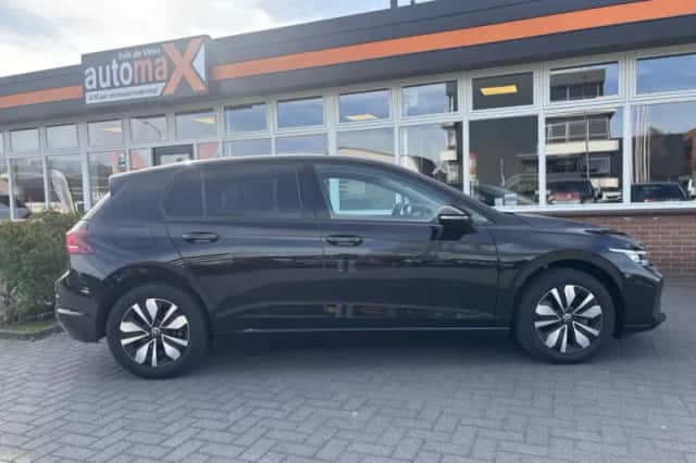 Volkswagen Golf (2025) thumbnail 5