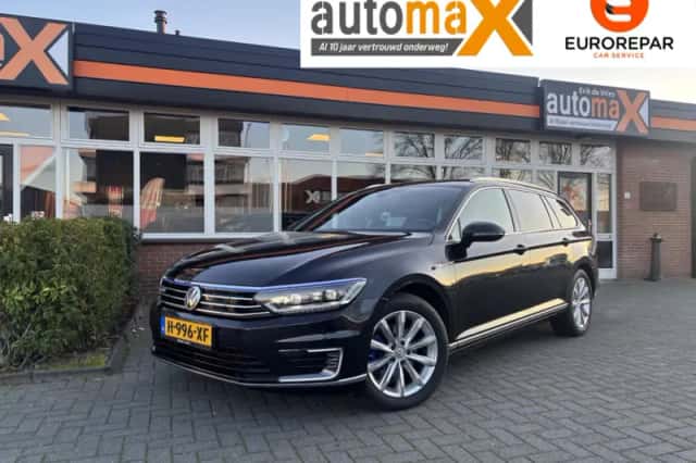 Volkswagen Passat (2016) thumbnail 1