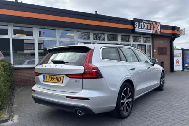 Volvo V60 (2021) thumbnail 2