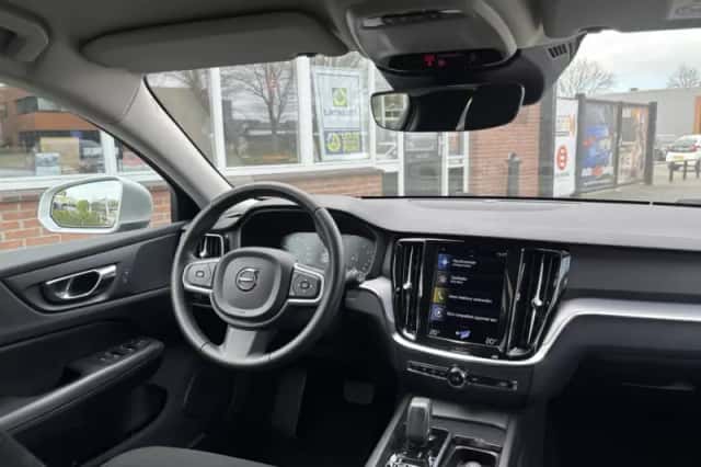 Volvo V60 (2021) thumbnail 3