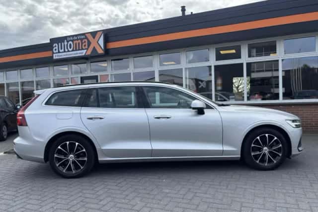 Volvo V60 (2021) thumbnail 5