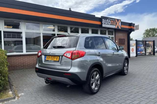 Suzuki Vitara (2016) thumbnail 2