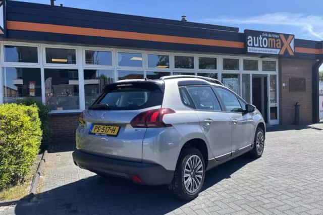 Peugeot 2008 (2017) thumbnail 2
