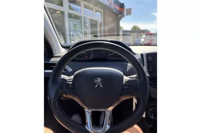 Peugeot 2008 (2017) thumbnail 5