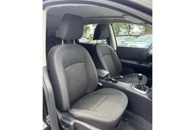 Nissan Qashqai (2009) thumbnail 6