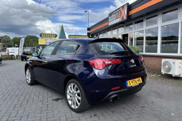 Alfa Romeo Giulietta (2011) thumbnail 3