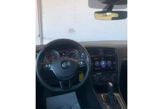 Volkswagen Golf (2018) thumbnail 3