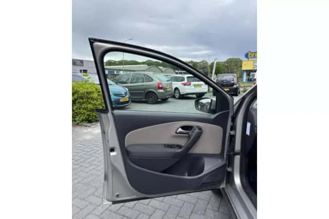 Volkswagen Polo (2011) thumbnail 3