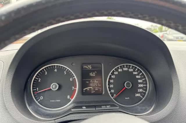 Volkswagen Polo (2011) thumbnail 5