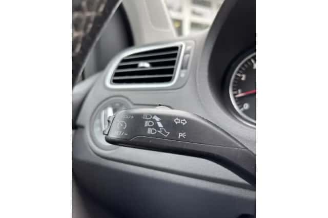 Volkswagen Polo (2011) thumbnail 6