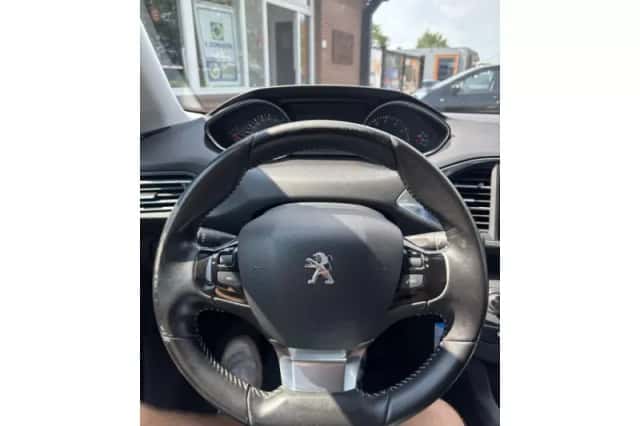 Peugeot 308 (2014) thumbnail 3