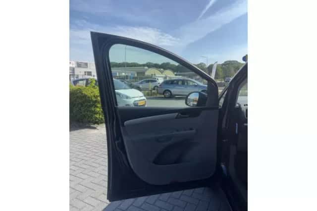 SEAT Alhambra (2012) thumbnail 3