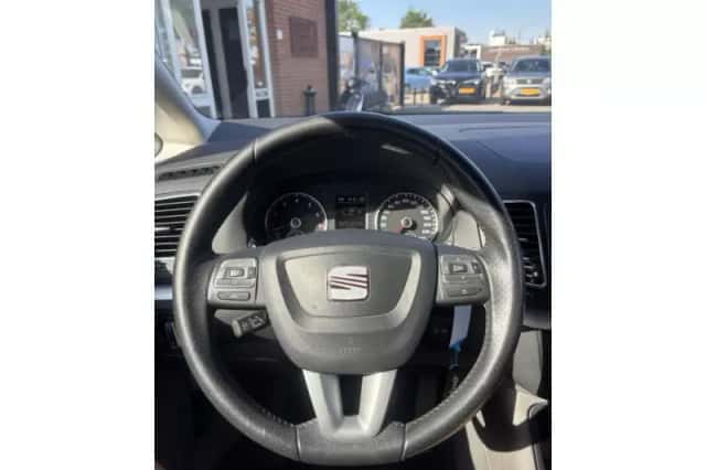 SEAT Alhambra (2012) thumbnail 6