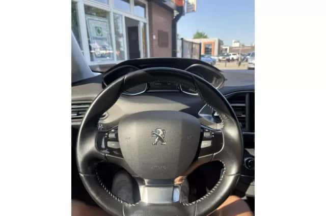 Peugeot 308 (2018) thumbnail 3