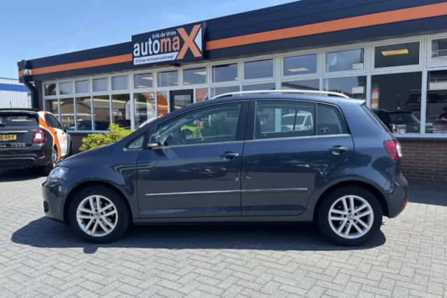 Volkswagen Golf (2012) thumbnail 2