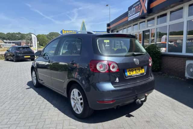 Volkswagen Golf (2012) thumbnail 3