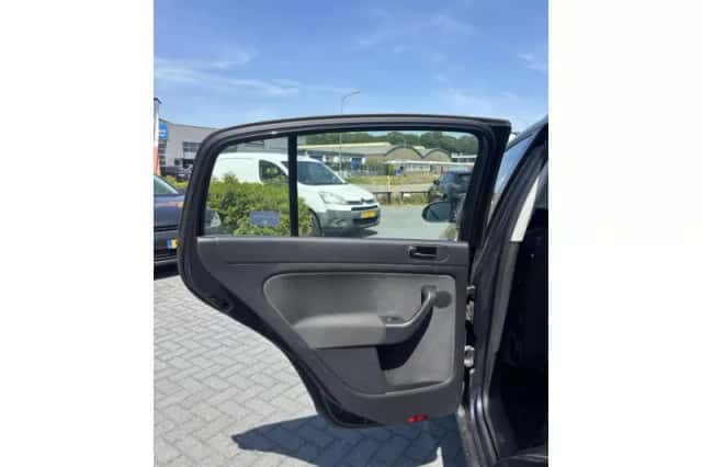 Volkswagen Golf (2012) thumbnail 6