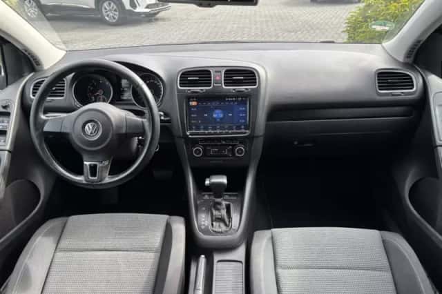Volkswagen Golf (2010) thumbnail 2