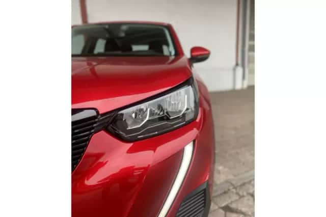 Peugeot 2008 (2021) thumbnail 2
