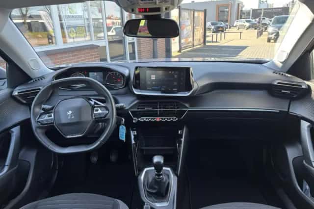Peugeot 2008 (2021) thumbnail 2